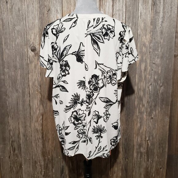 Maurices 1X Top Blouse Cream Black Floral Flutter Short Sleeve V Neck Women's - Picture 4 of 6
